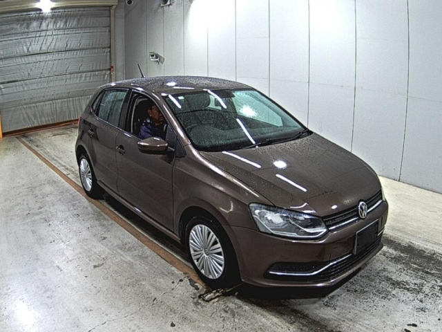 VOLKSWAGEN POLO
