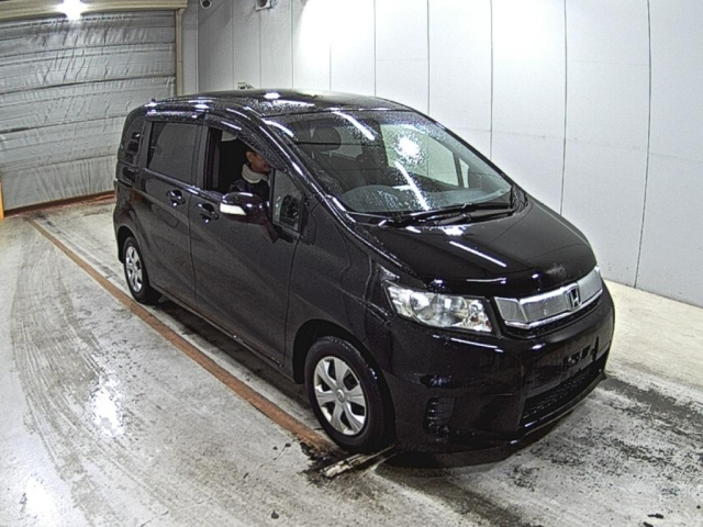 HONDA FREED SPIKE