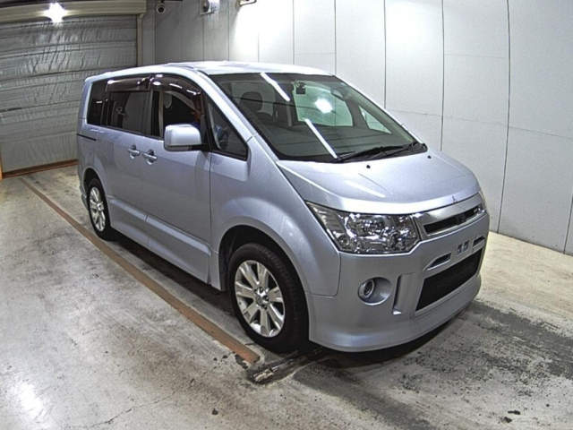MITSUBISHI DELICA D5