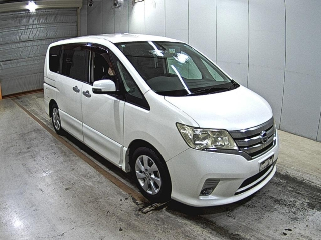 NISSAN SERENA — фото
