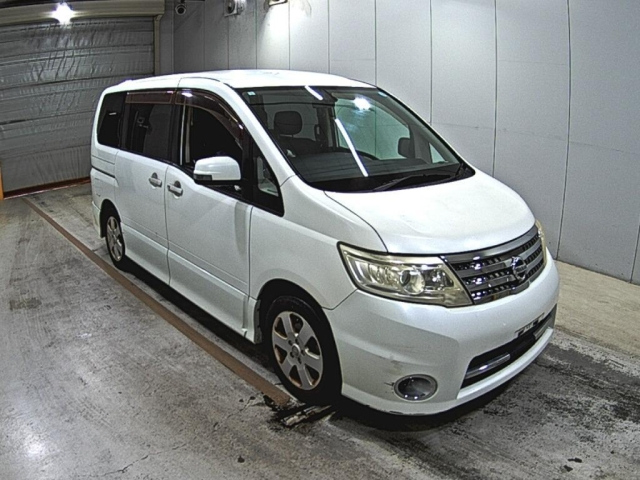 NISSAN SERENA — фото