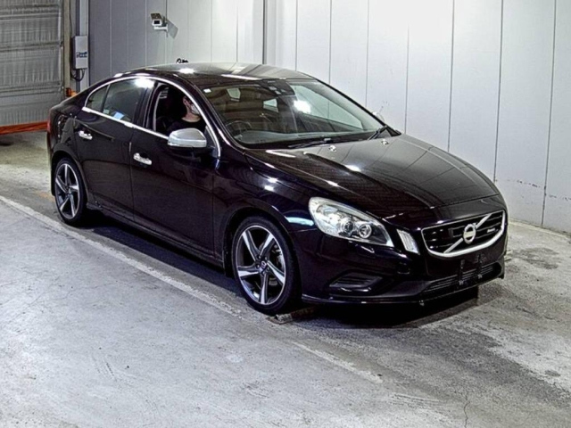 VOLVO S60 — фото