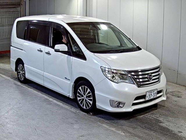 NISSAN SERENA — фото