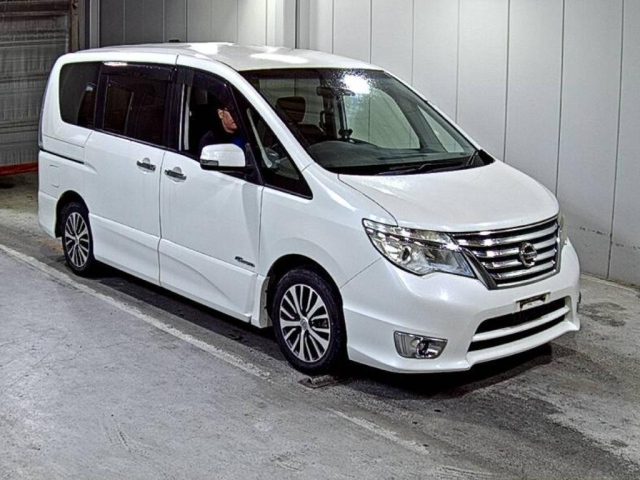 NISSAN SERENA — фото