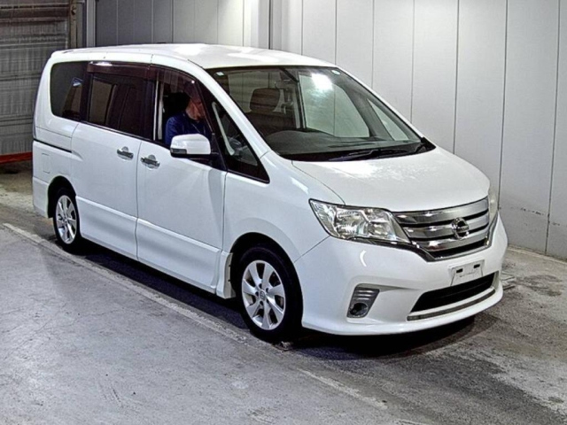 NISSAN SERENA — фото