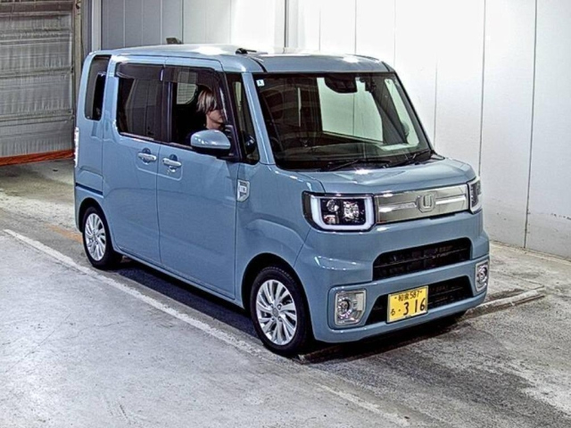 DAIHATSU WAKE