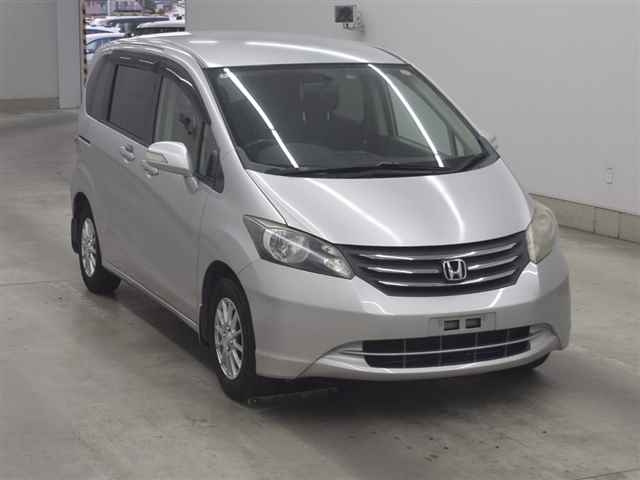 HONDA FREED — фото