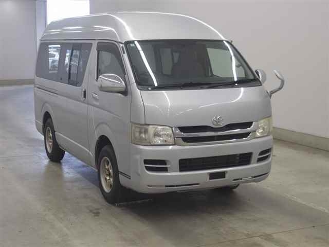 TOYOTA HIACE — фото