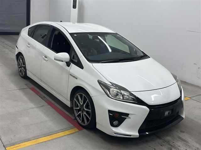TOYOTA PRIUS — фото