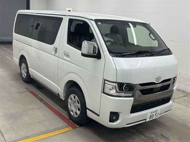 TOYOTA HIACE — фото