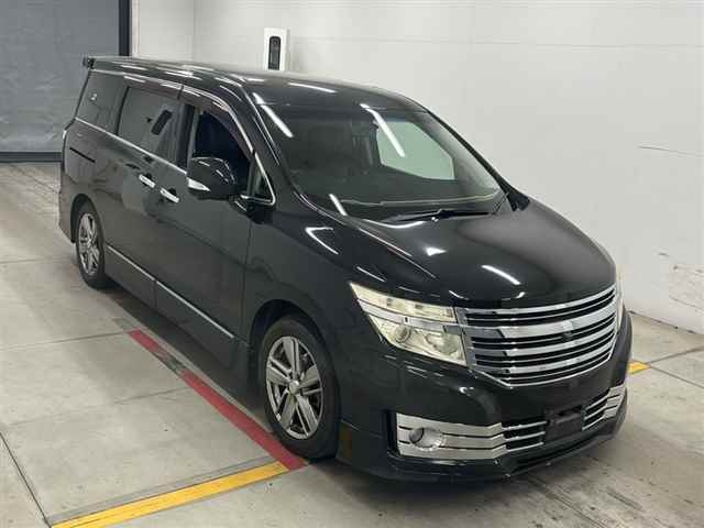 NISSAN ELGRAND — фото