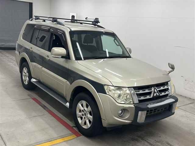 MITSUBISHI PAJERO