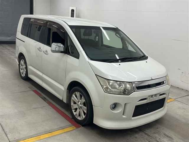 MITSUBISHI DELICA D5