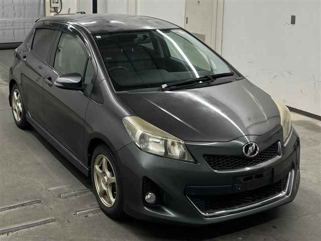 TOYOTA VITZ — фото