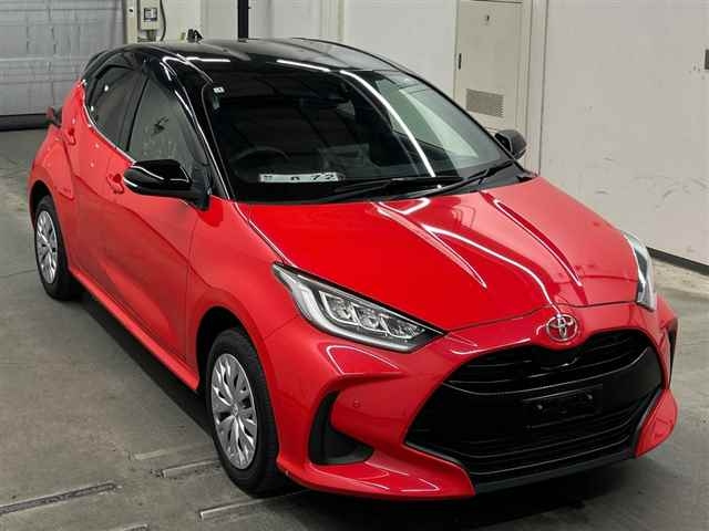 TOYOTA YARIS — фото