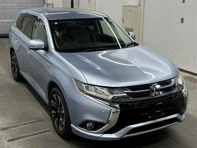 MITSUBISHI OUTLANDER — фото
