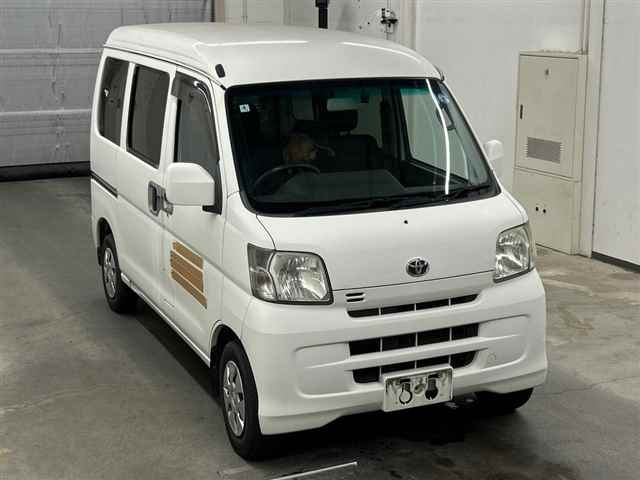 TOYOTA PIXIS VAN