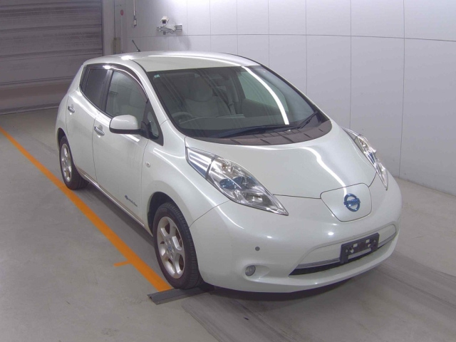 NISSAN LEAF — фото