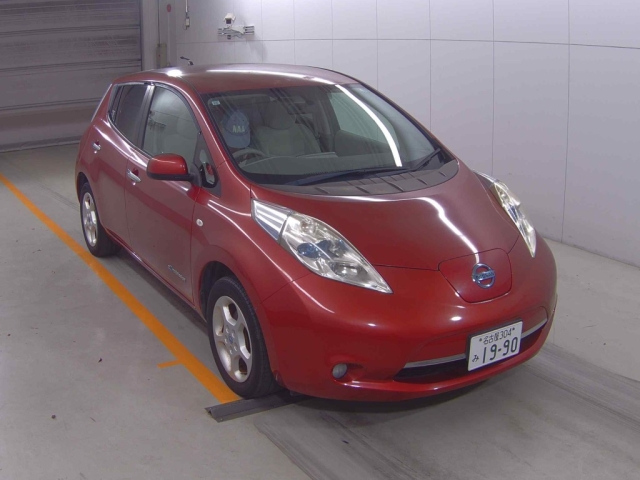 NISSAN LEAF — фото