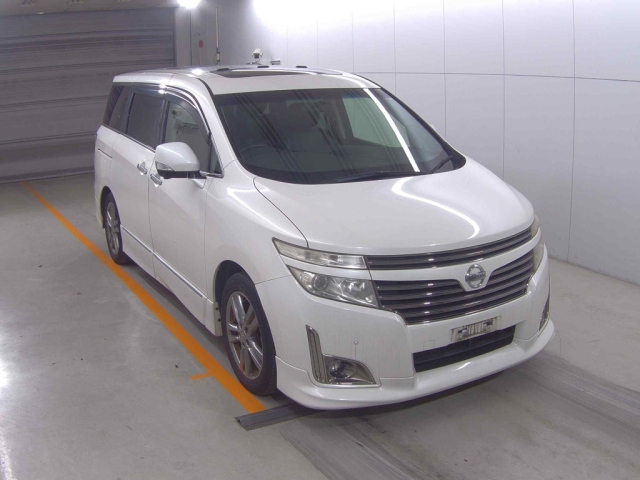 NISSAN ELGRAND — фото