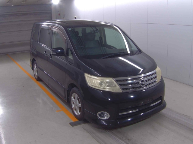 NISSAN SERENA — фото
