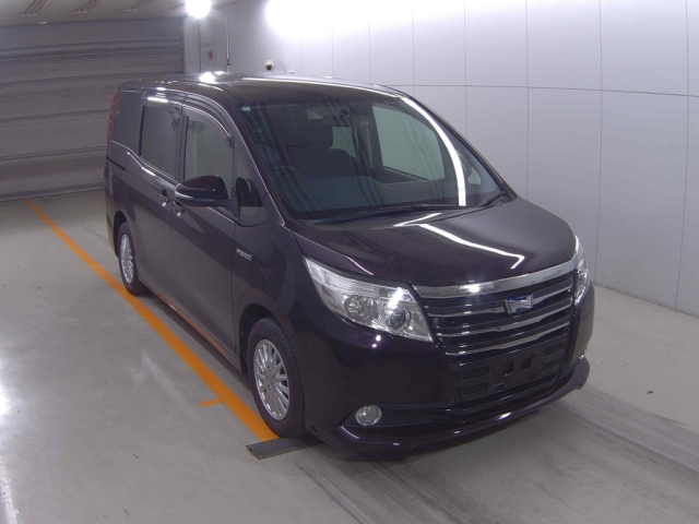 TOYOTA NOAH — фото