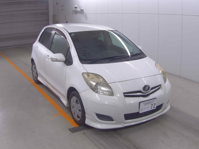 TOYOTA VITZ — фото