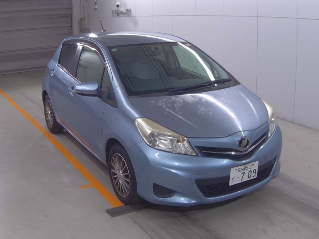 TOYOTA VITZ — фото