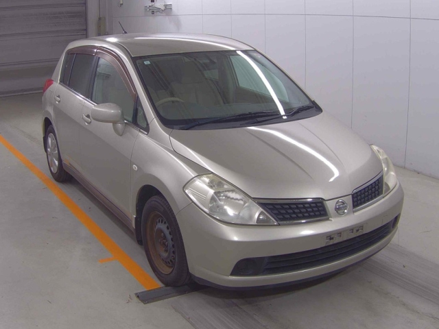 NISSAN TIIDA
