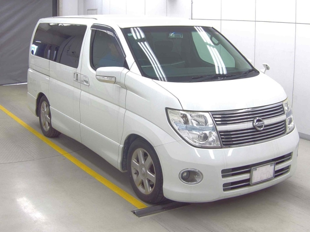 NISSAN ELGRAND — фото