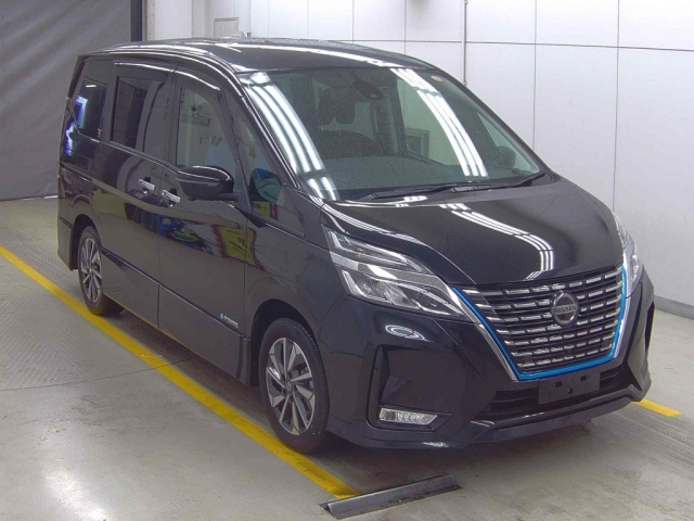 NISSAN SERENA — фото