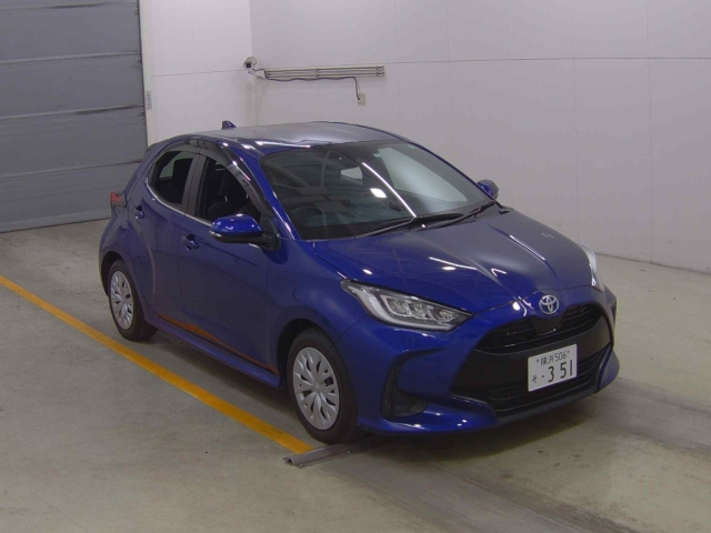 TOYOTA YARIS — фото