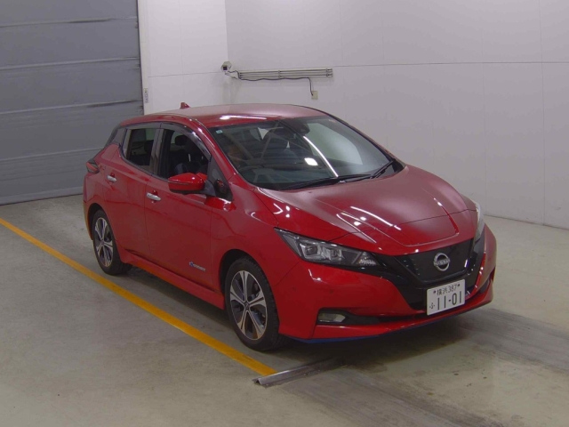 NISSAN LEAF — фото