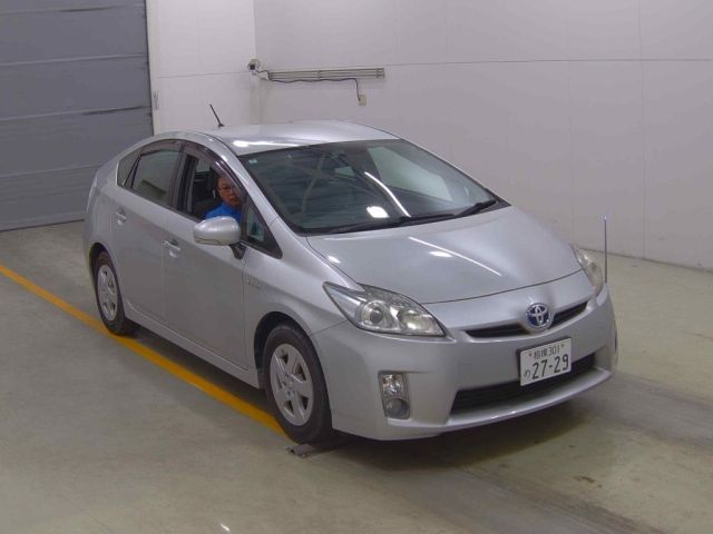 TOYOTA PRIUS — фото