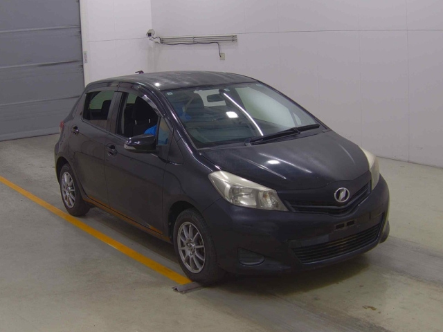 TOYOTA VITZ — фото