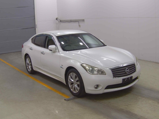NISSAN FUGA