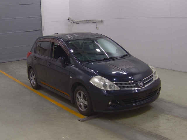 NISSAN TIIDA