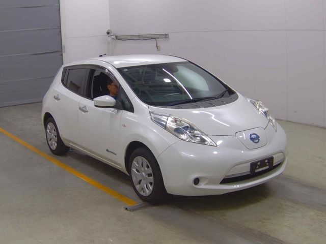 NISSAN LEAF