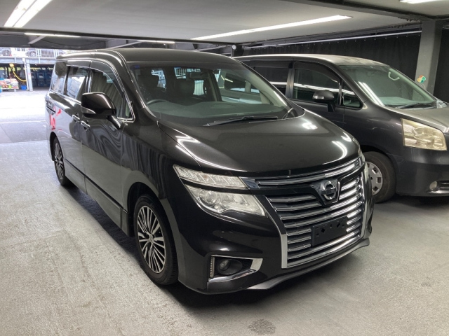 NISSAN ELGRAND — фото