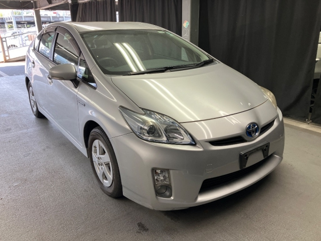 TOYOTA PRIUS — фото