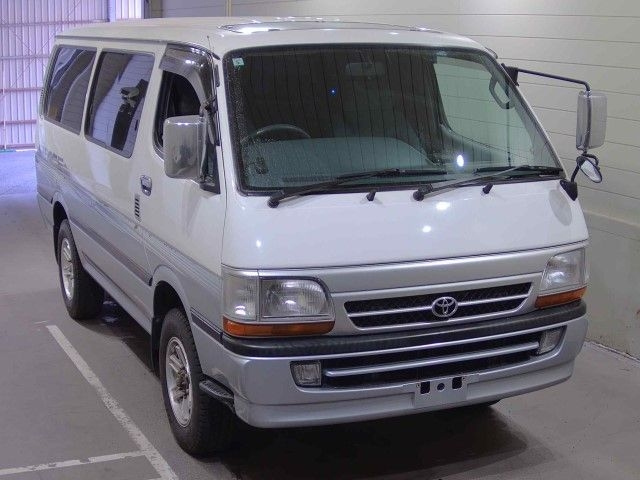TOYOTA HIACE — фото