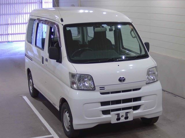 TOYOTA PIXIS — фото