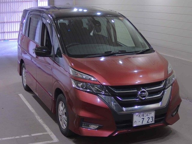 NISSAN SERENA — фото