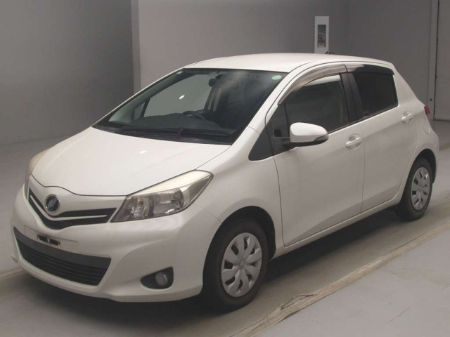 TOYOTA YARIS — фото