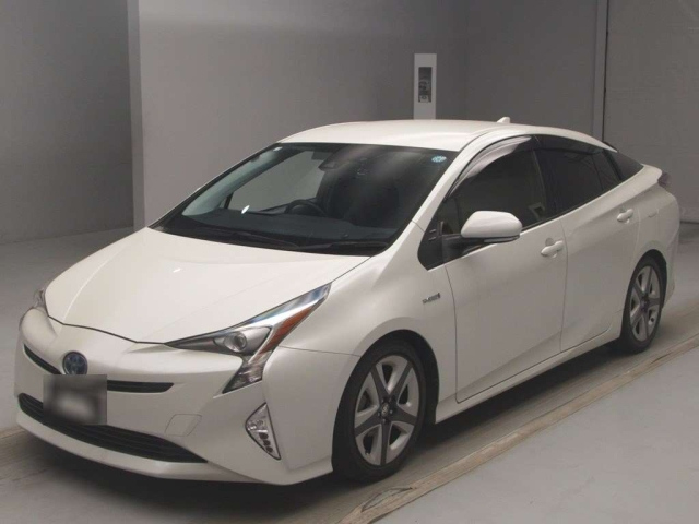 TOYOTA PRIUS — фото