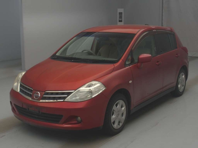 NISSAN TIIDA