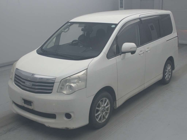 TOYOTA NOAH — фото