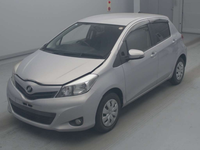TOYOTA VITZ — фото