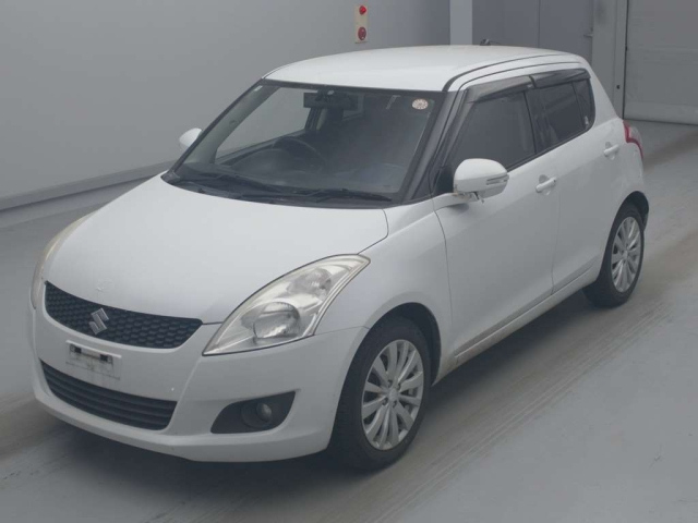 SUZUKI SWIFT — фото