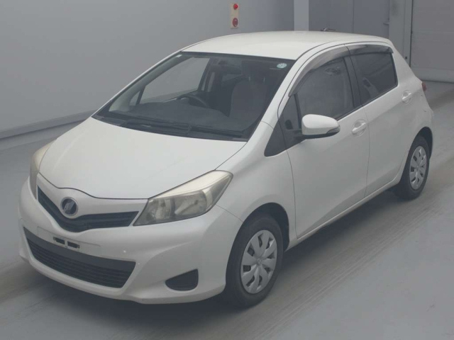 TOYOTA VITZ — фото